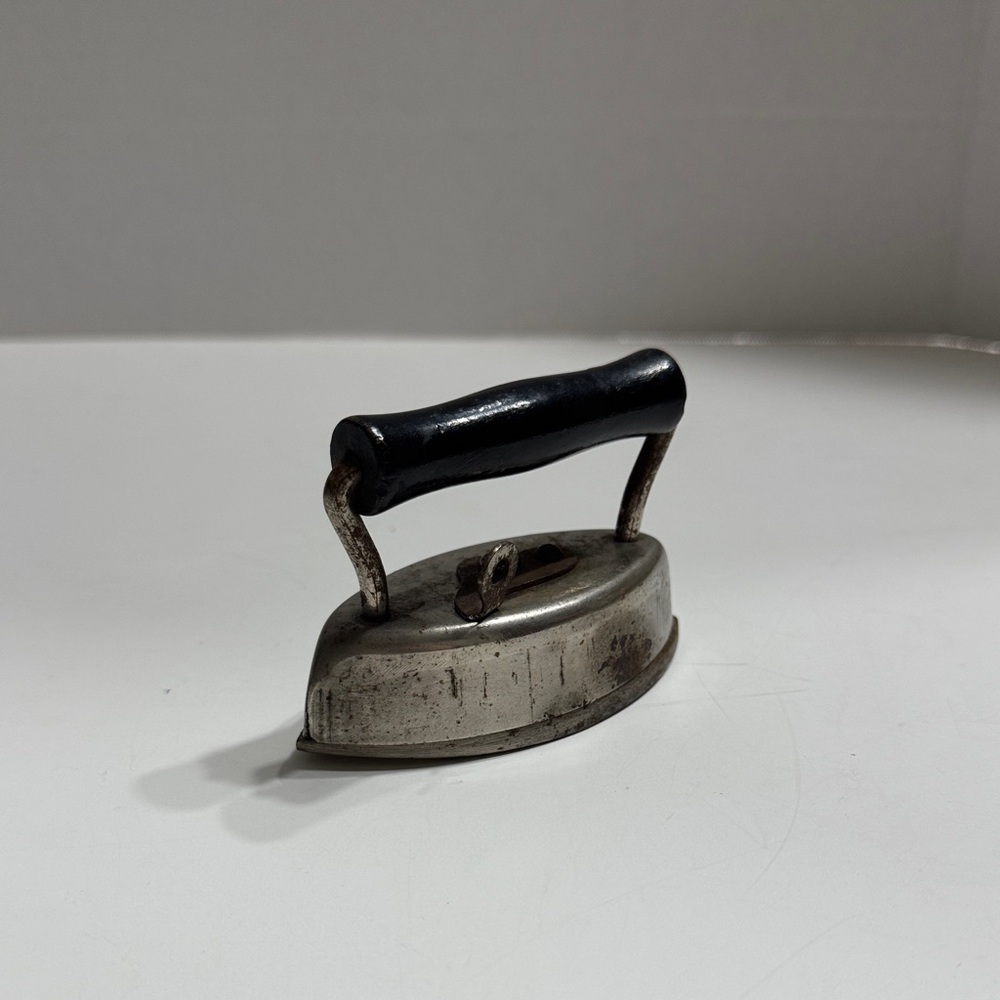 Vintage Mini Dover Sad Iron - 602
